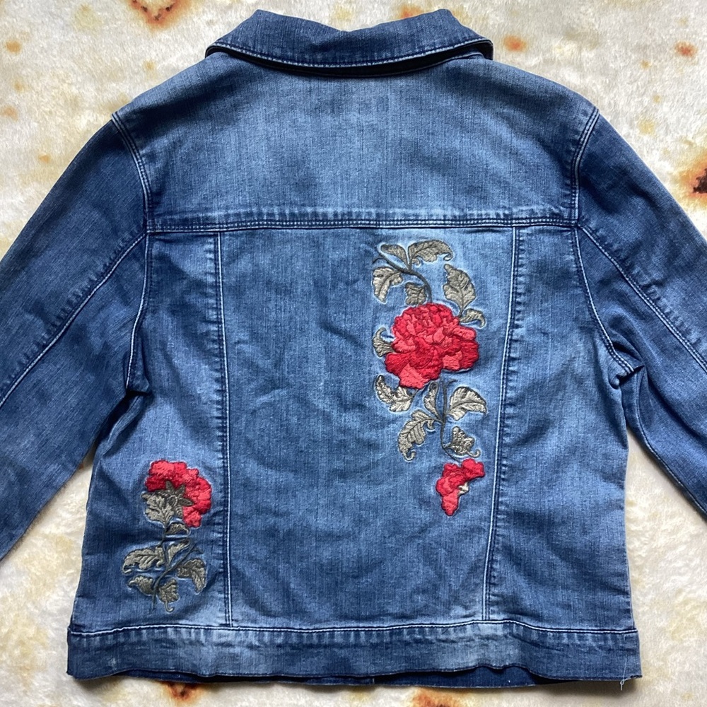 American Vintage Rose Embroidered Jean Jacket - Picture 2 of 8